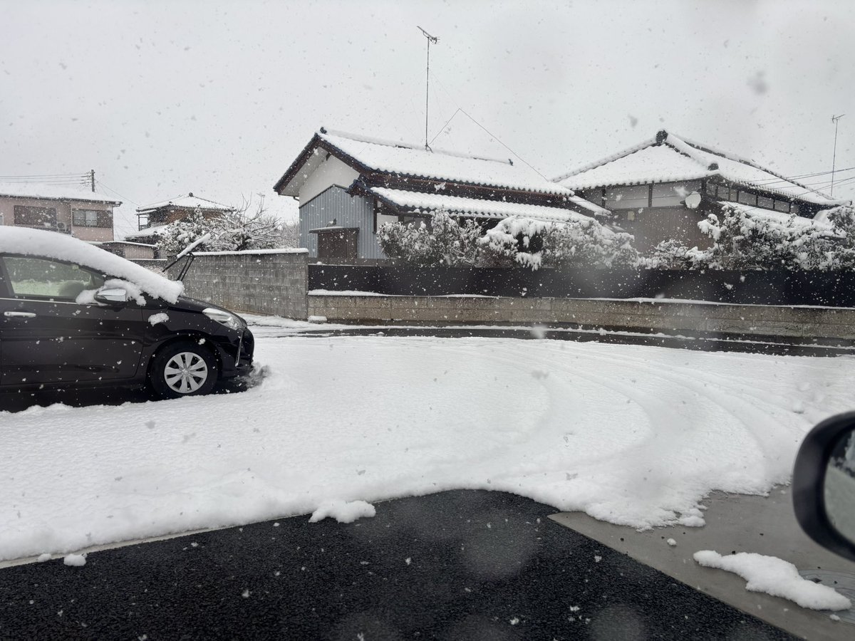 O11391Y's tweet photo. 雪国過ぎ https://t.co/OwGs5wzRDG