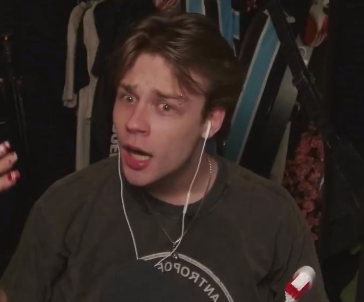 ELE MUITO PREOCUPADO KGFKKJKKKKKKKKKKKKKKKKKKKKKKK