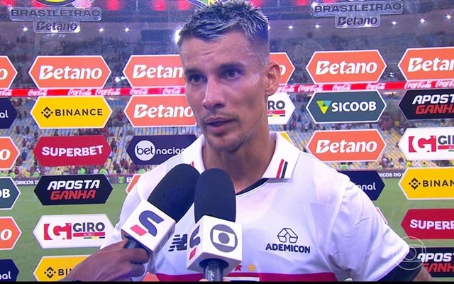 🚨 Na entrevista pós-jogo, Ferreirinha foi questionado sobre o porquê do nome dele não ser citado nos e-mails de Jeffrey Epstein. Ele declarou: “O Epstein convidava para sua ilha apenas pessoas com cérebro.”