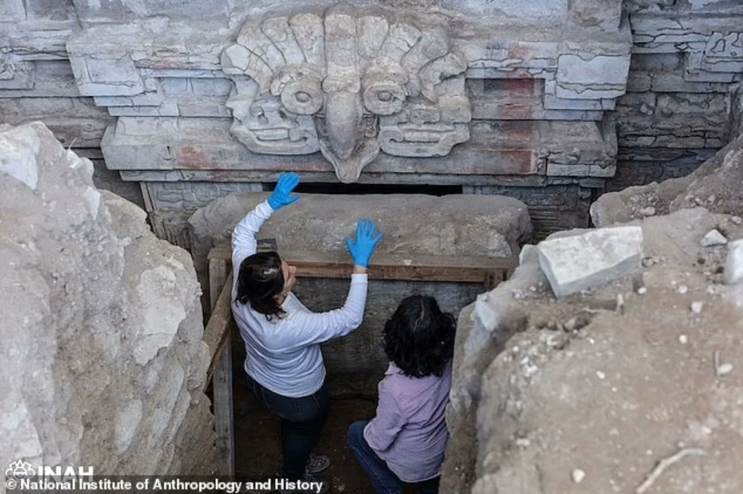 4biddnKnowledge's tweet photo. Lost tomb of the mysterious 'cloud people' unearthed after 1,400 years in 'discovery of the decade'. Archaeologists in Mexico have uncovered a 1,400-year-old tomb in the Central Valleys of Oaxaca that had been lost to history.

The stone structure, built by the Zapotec culture, known as Be'ena'a, or 'The Cloud People', is adorned with sculptures, murals and carved symbols that suggest ritual significance. Join Billy Carson on the 4bidden Tour Of Mexico. Link in comments.