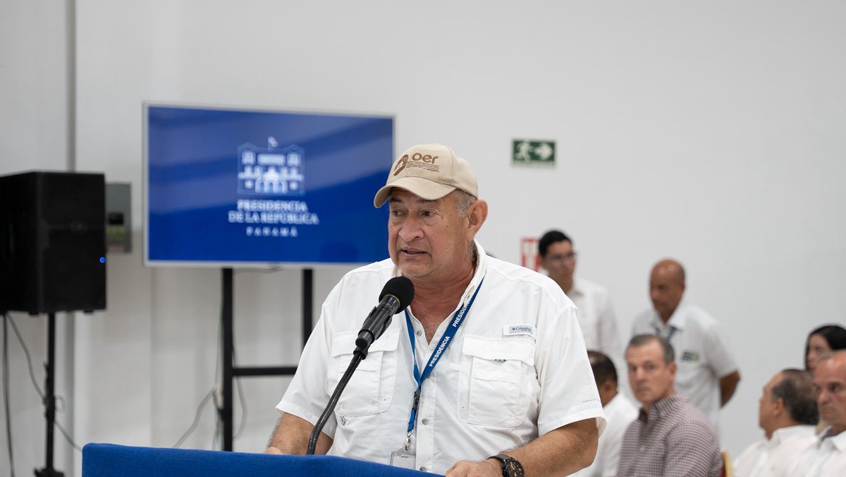 En reunión del Consejo de Gabinate Ampliado, Antonio Clement, quien dirige la <a href="/OficinaE_Rural/">OER Oficina de Electrificación Rural</a>, compartió los progresos logrados en el desarrollo de la red eléctrica, destacando su importancia como pilar fundamental para conectar distintas zonas del país, crear nuevas