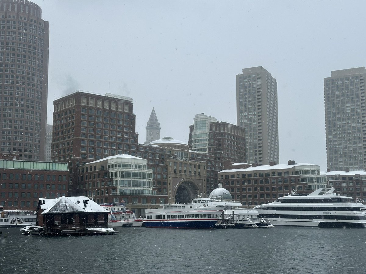 MartinaCurtin's tweet photo. Day 38 #100daysofwalking
Another wintry day in the Boston Seaport. 🥶❄️💨
#seaport #fanpier #weekendwalk #bekind
@NewstalkFM @NTBreakfast https://t.co/VKHJQru8lw
