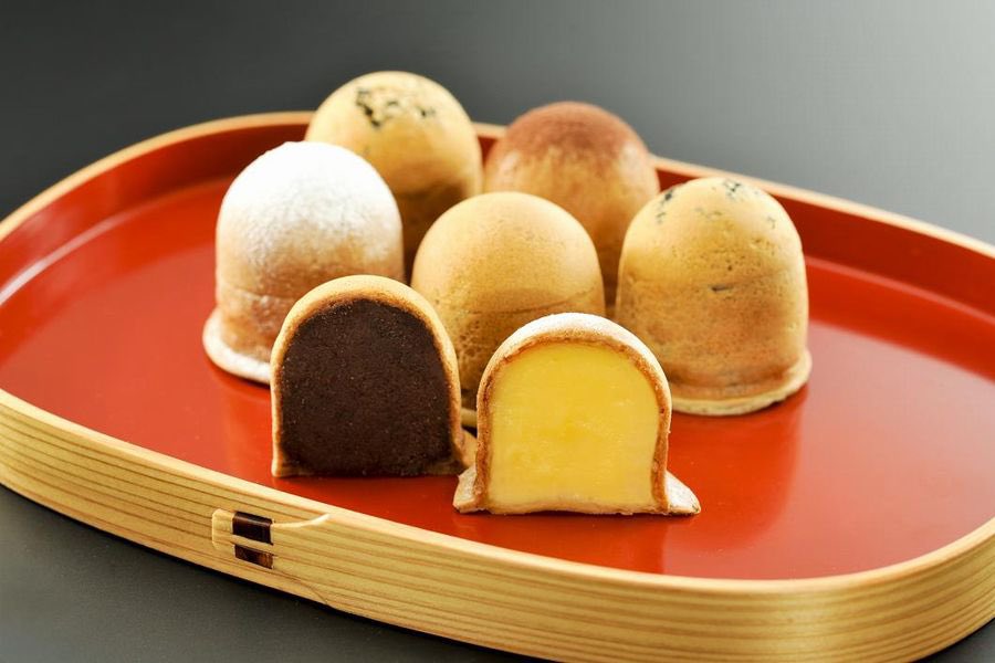 kcanari's tweet image. 르타오가 오타루를 점령해 버려서 그렇지, 막상 르타오는 오타루의 로컬 브랜드도 아니고 더블 프로마쥬도 딴데서 베껴온 레시피…

오타루의 전통 과자라고 하면 치즈 케이크가 아니라 빵쥬(빵+만쥬)라는 베이비 카스테라.