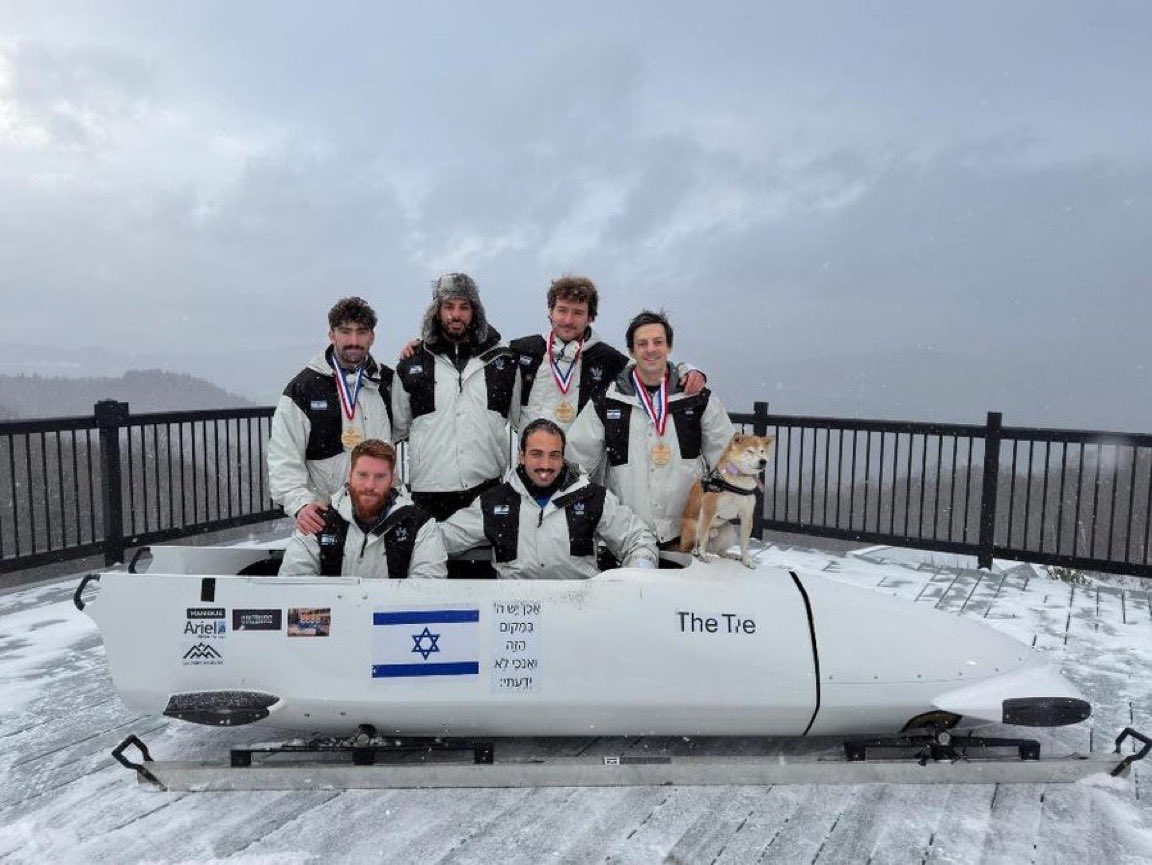 Пишут : «Дорогая Россия, если бы только вы безжалостно и радостно бомбили тысячи и тысячи детей, младенцев и ясельного возраста, заявляя при этом о необходимости самообороны, вам бы наверняка разрешили принять участие в зимних Олимпийских играх.
У этих тварей это сработало.»