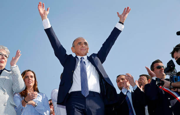 Les SOCIALOPERIES des SOCIALOPARDS attendent que vous les réélisez ils souhaitent encore vous voler vos économies
 Les versements effectués après 70 ans sur un PER dans le viseur des Socialistes
Alors votez pas pour ses ordures de Gauche demi Droite
Reconquête ne vous volera pas