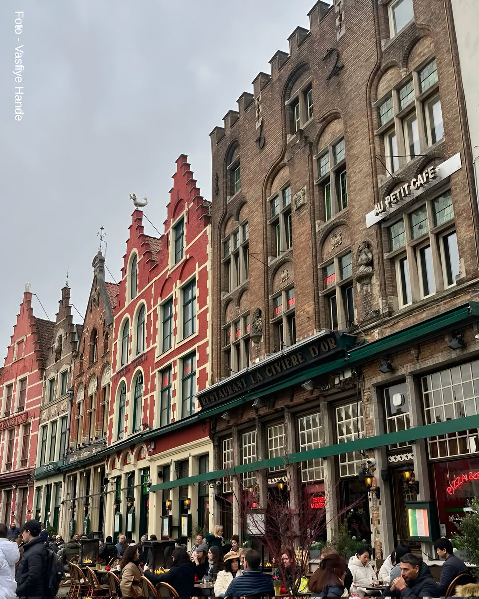 el_souvenir's tweet image. ”Brujas, Bélgica” 🇧🇪✨

Brujas encanta con su centro medieval, canales y arquitectura histórica. Chocolate, cerveza y paseos en barco hacen un destino cultural y romántico único.

@tourismbh

#Brujas #belgica #elsouvenir
