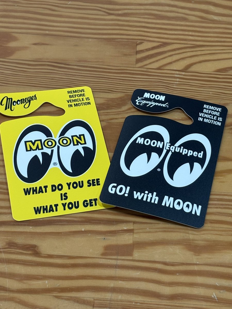 おはようございます☀
mooneyes shop HyM acc
エイチワイエムです♪

本日【2月8日】11am-19pmまでオープンしてます♪ご来店お待ちしています🙇

#エイチワイエム
#ムーンアイズ
#岡山県
#倉敷

ムーンアイズ パーキングパーミット
各種あります！
￥495/ea

インナーリアビューミラーに！