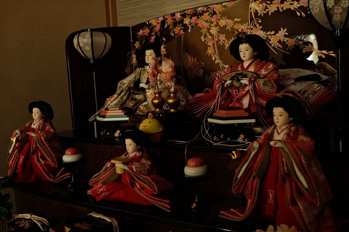 少し早めに雛人形を。 娘(6) 「おひなさまは私で、おだいりさまは〇〇