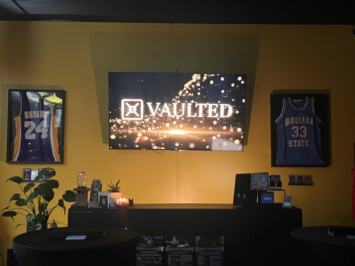 VaultedLive tweet media