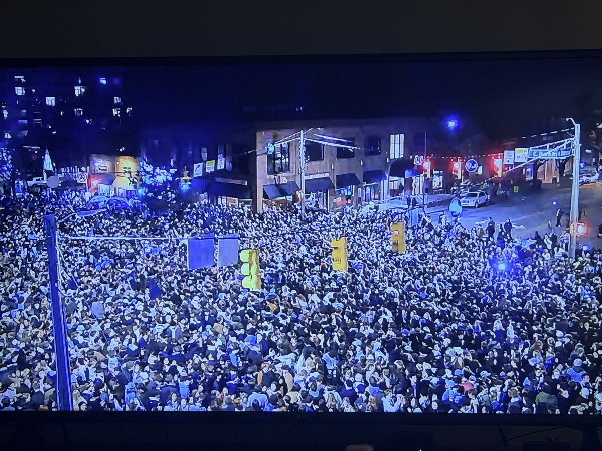 UNCgrad_99's tweet photo. The party has started on Franklin Street. #GoHeels #BeatDook #GDTBATH https://t.co/xx3kS0o4R7