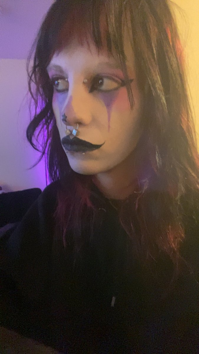 Rotten_fresh__'s tweet photo. :D clown girl time https://t.co/YWimRMQsOm
