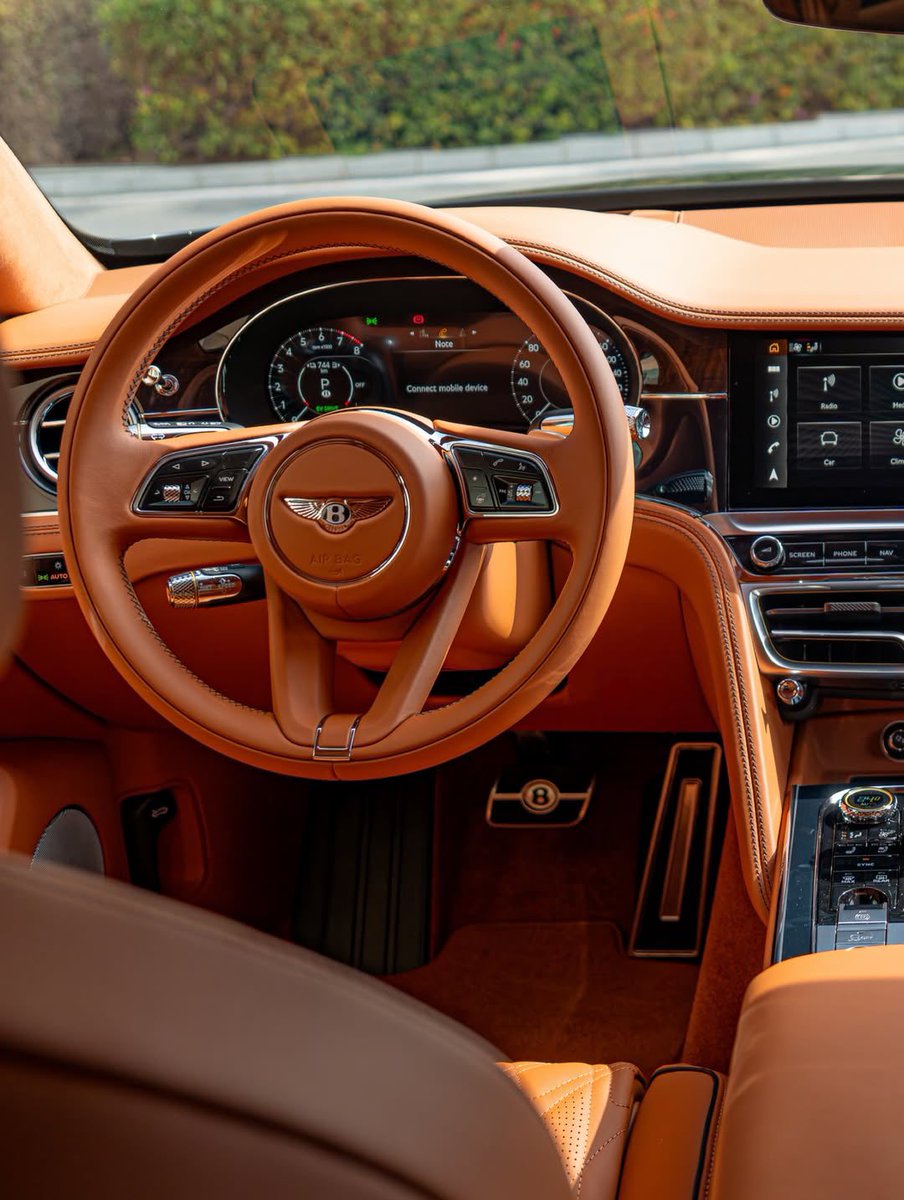 autochat360's tweet image. #Bentley Flying Spur😍
