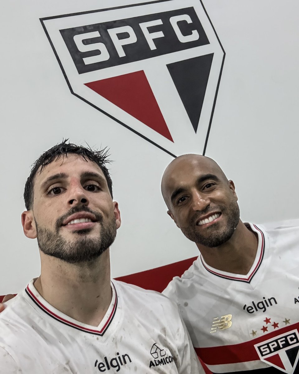 SaoPauloFC's tweet image. 🤳 A selfie da virada!

#VamosSãoPaulo 🇾🇪