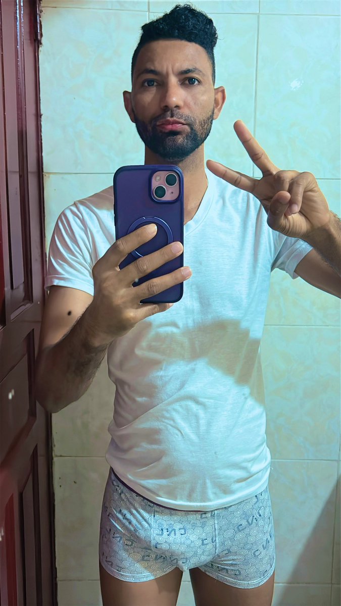 Sábado por la noche en casa: paz, comodidad y cero prisa. 🛋️🌙