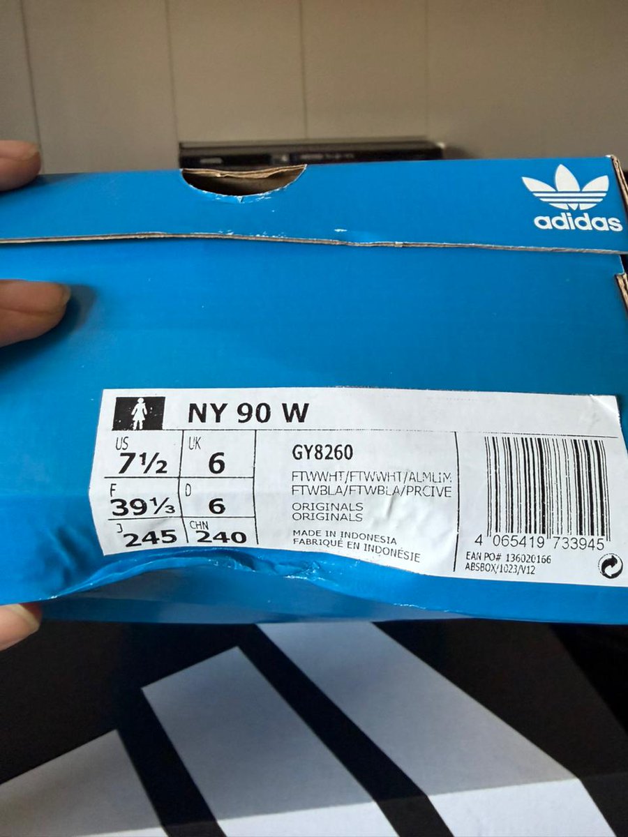 Dwiki_Pradipta's tweet photo. Pengalaman buruk beli sepatu adidas di adidas Indonesia official store di tiktok #adidas #tiktokshop #adidasIndonesia https://t.co/arXUNMFRRJ
