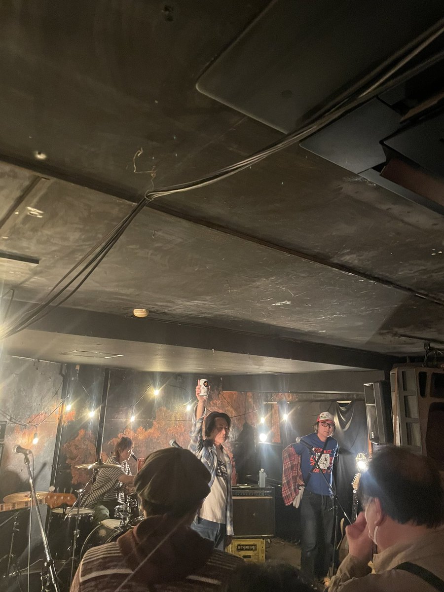 最高企画でした…
MERRY GHOSTSめっちゃありがとです。
1日で300回くらい燃えるわ…って言ってた気がする、またひとつ大阪で好きな場所が出来ました。THE ANCHORSとこれ以上ない形で再開できたしSCREWBALLには初見で吹っ飛ばされましたわ。また来たいです大阪。