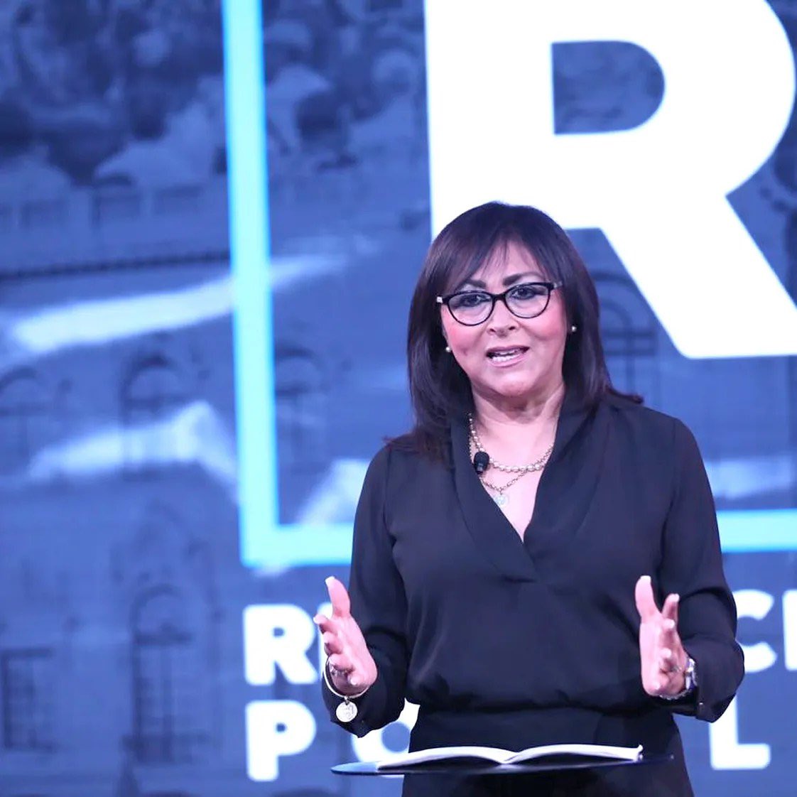 Hay que ser muy miserable para exhibir a niñas embarazadas y algunas con sus hijos que lamentablemente fueron producto de una violación.

Esta señora no debe regresar al Congreso; Y no es un pedido, es una obligación moral no votar por ella. 

¡NUNCA MÁS MILAGROS AGUAYO! ❌