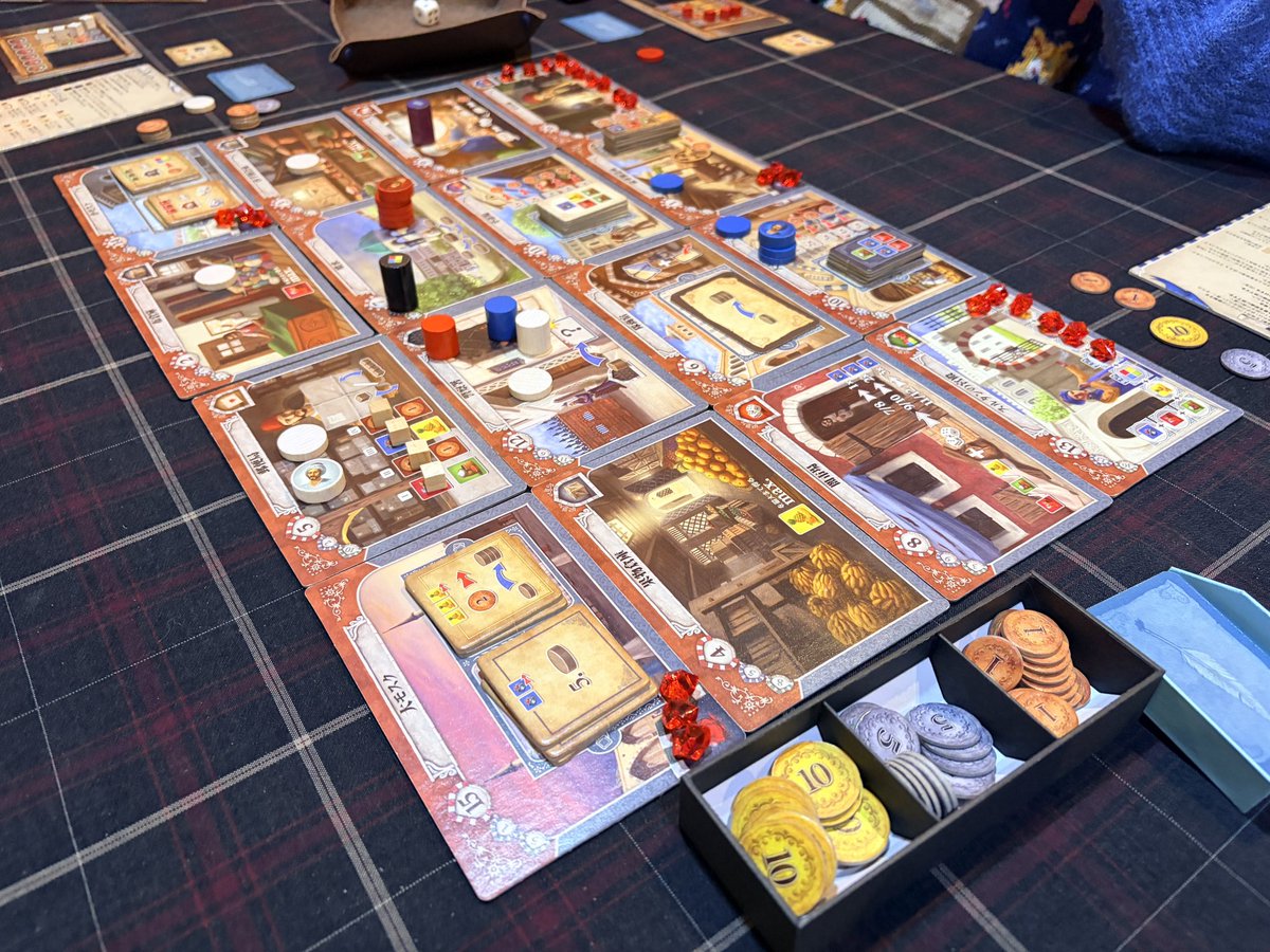 おはようございます。寒すぎませんかね。
本日も13:00〜23:00まで営業いたします。
すでにご予約で満席となっております。

#ボードゲーム #カフェ #中崎町 #イスタンブール