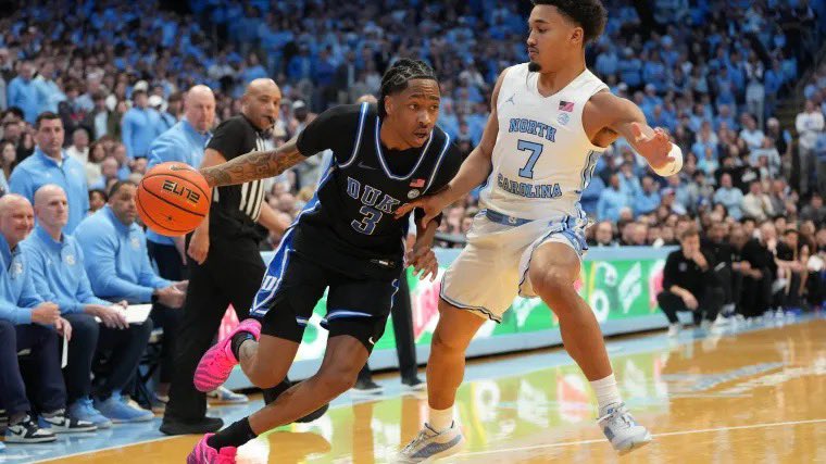 WWFNewsLLC's tweet photo. 🚨 #14 UNC stuns #4 Duke 71-68 on Tobacco Road! Down 12 at HT, Heels rally as Caleb Wilson dominates & Duke collapses. Blue Devils’ perfect season? OVER! Biggest choke in CBB history? You decide! Drop takes below, RT for GO HEELS, LIKE for drama. Highlights #uncvsduke #dukevsunc https://t.co/4I3y2gCEgJ