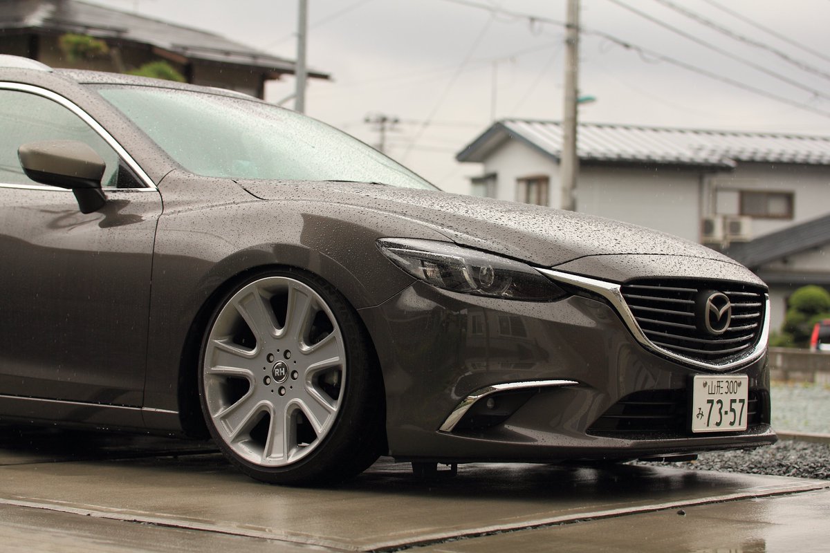 #あなたの愛車は何色の何

チタニウムフラッシュマイカ

チタフラは本当良い色だった