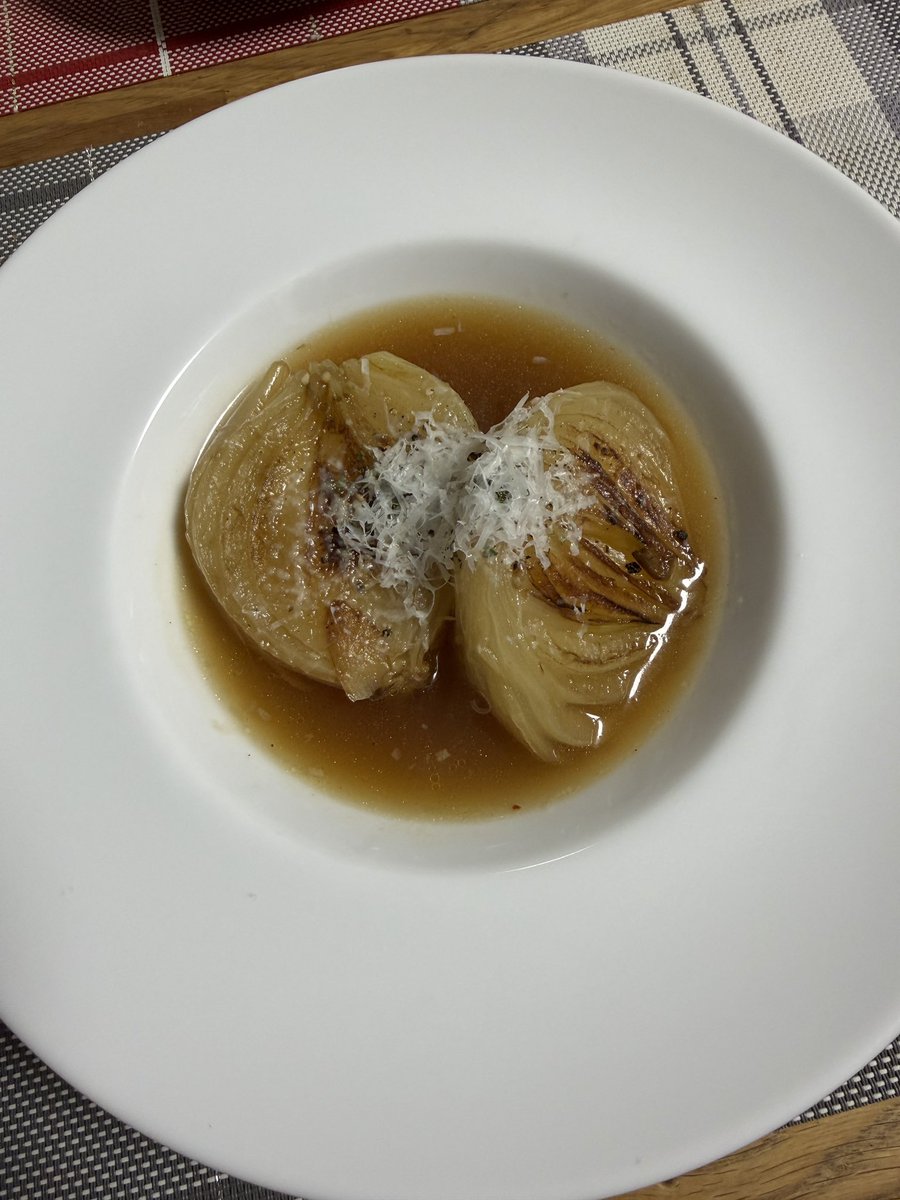 Just_Me_Sing's tweet photo. 新玉ねぎが売ってから今日の朝スープにして食べました！

おはよう〜〜！！🧅 https://t.co/xHUrlectV9