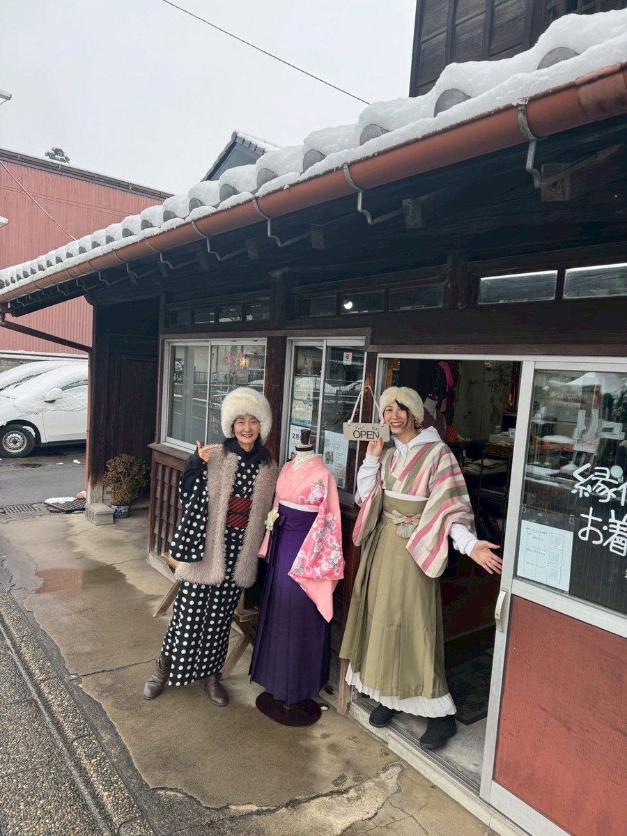 encyab's tweet photo. 縁側・ちゃぶ台 お着物や
略して 縁ちゃぶ
雪コーデはパーカー最強説❄️
道路は全然つもってない
ちょっと残念なような
ほっとするような…♪
蓮華ちゃんをマネしてもふもふをアタマにのせてみた
#縁ちゃぶ #encyab #ゆきコーデ https://t.co/WbD9B04OAG