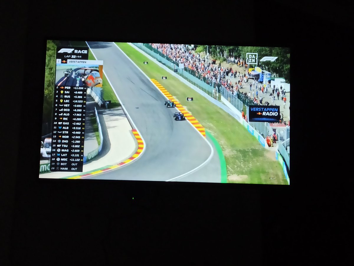 Me tienen viendo repeticiones de quién sabe cuándo. Necesito que vuelvan los autitos ya!.