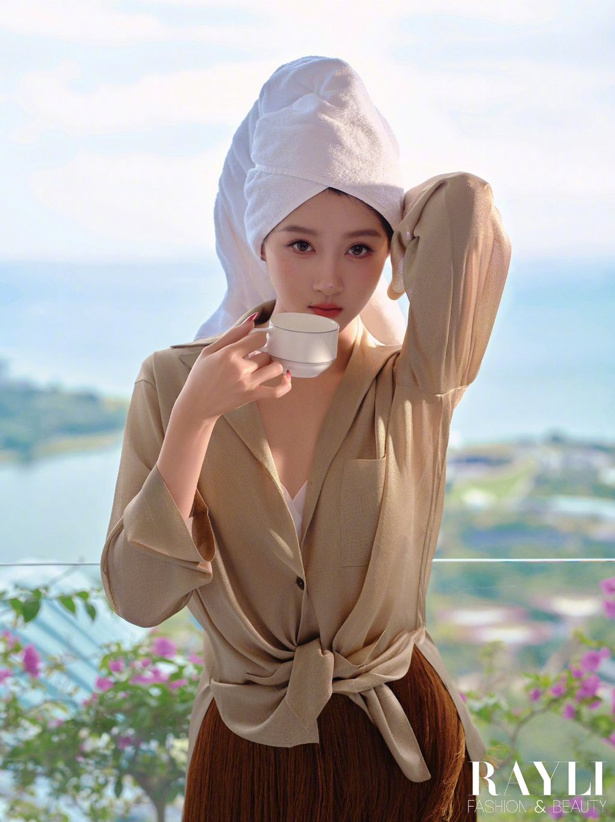 关晓彤 《瑞丽服饰美容》假日拾光大片 https://t.co/uqnEwo49YS