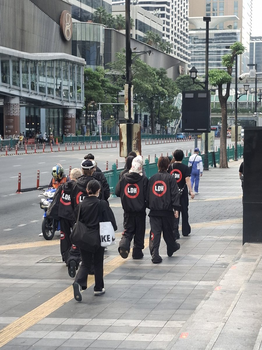 เจอพนักงานซูชิโร่เดินผ่าน