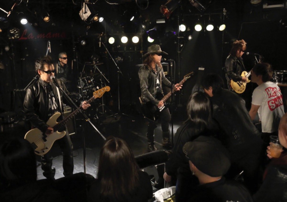 今朝は積雪。
昨夜Love FMで、番組丸ごとクドちゃん応援企画ありがとうございました🙇‍♂️

クドちゃんも昨夜放送聞いた！と、BANDアプリのチャットへ連絡きました！
昨日のベースリハビリは「FREEWHEEL」弾いて、装具減らして歩いてるリハビリも！！

リハビリの効果凄かあ！！☺️

頑張れリーダー！！💪