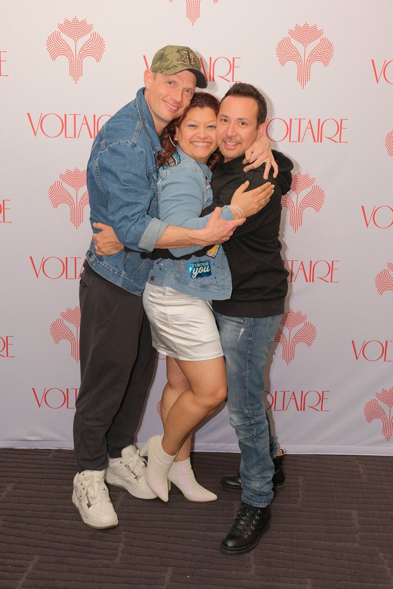 The <a href="/nickcarter/">Nick Carter</a> / <a href="/howied/">Howie D</a> squish is the absolute BEST! 
<a href="/backstreetboys/">Backstreet Boys</a>