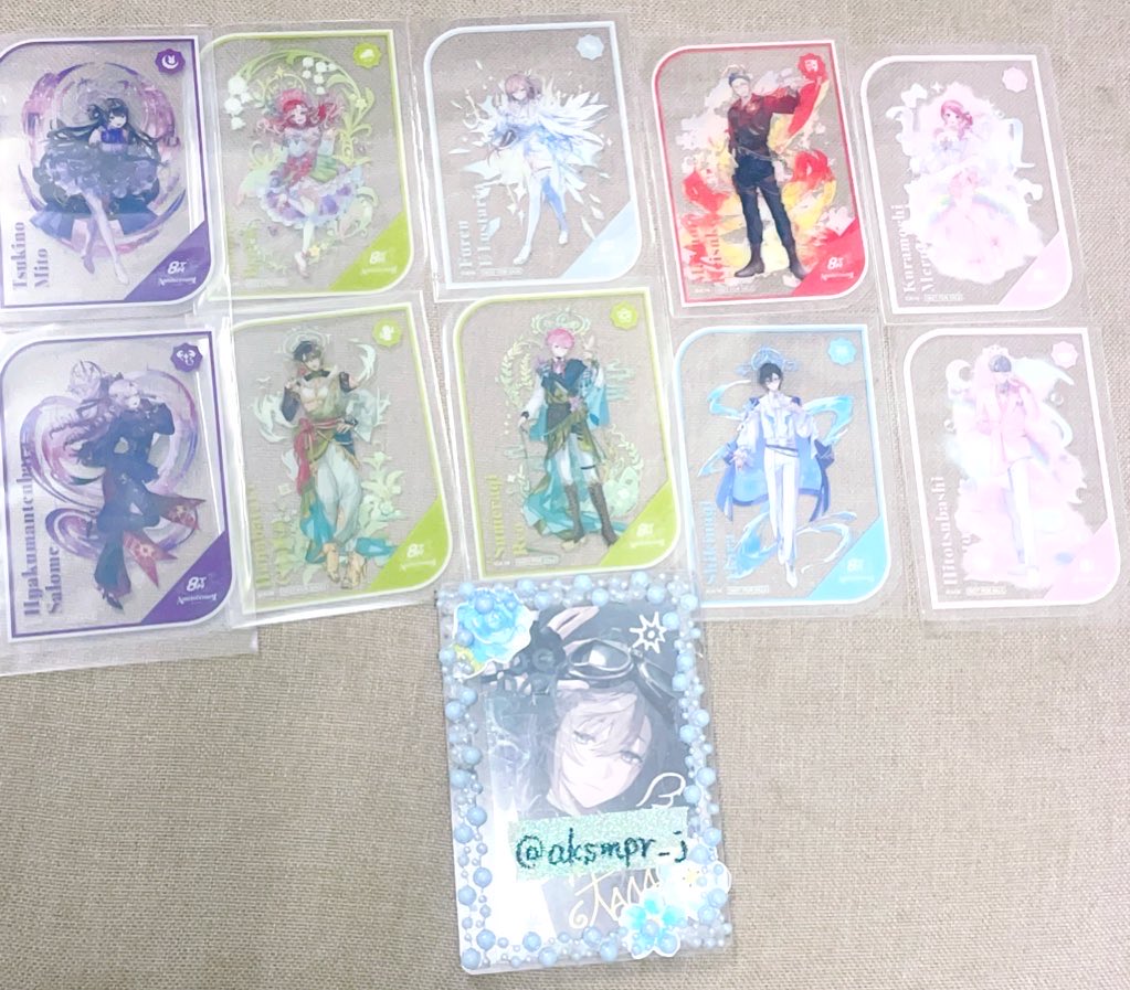 aksmpr_j's tweet photo. 交換)
にじさんじ 8th Anniversary store 8周年 ポップアップ 缶バッジ メタルカード 特典 Aグループ

譲:画像1-3
求:全てIDカードの方 or
缶バッジ メタカ 定価＋送料
特典クリアカードのみ¥500＋送料にて譲渡可能

郵送にて交換希望、日にちにより渋谷手渡し可能です。
よろしくお願い致します。 https://t.co/35seiCZ5sZ