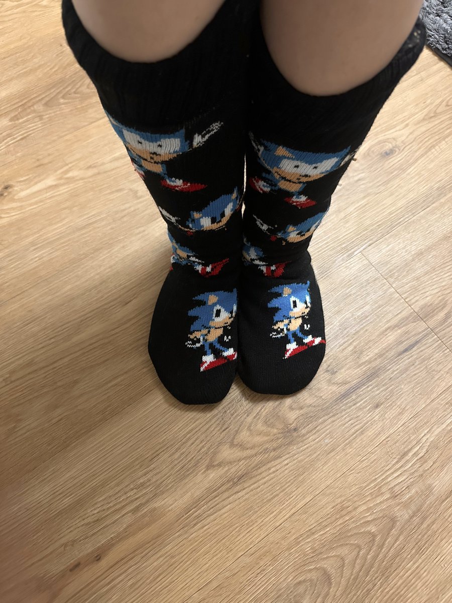 Miss Daisy ᢉ𐭩 tweet media