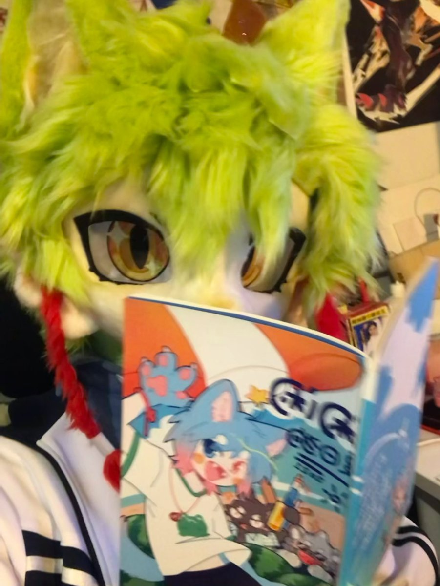 YOUTH_WITH_LZYY's tweet photo. 书中自有喜之良
#fursuit #FursuitEveryday #furry https://t.co/3VRpdG8vdB