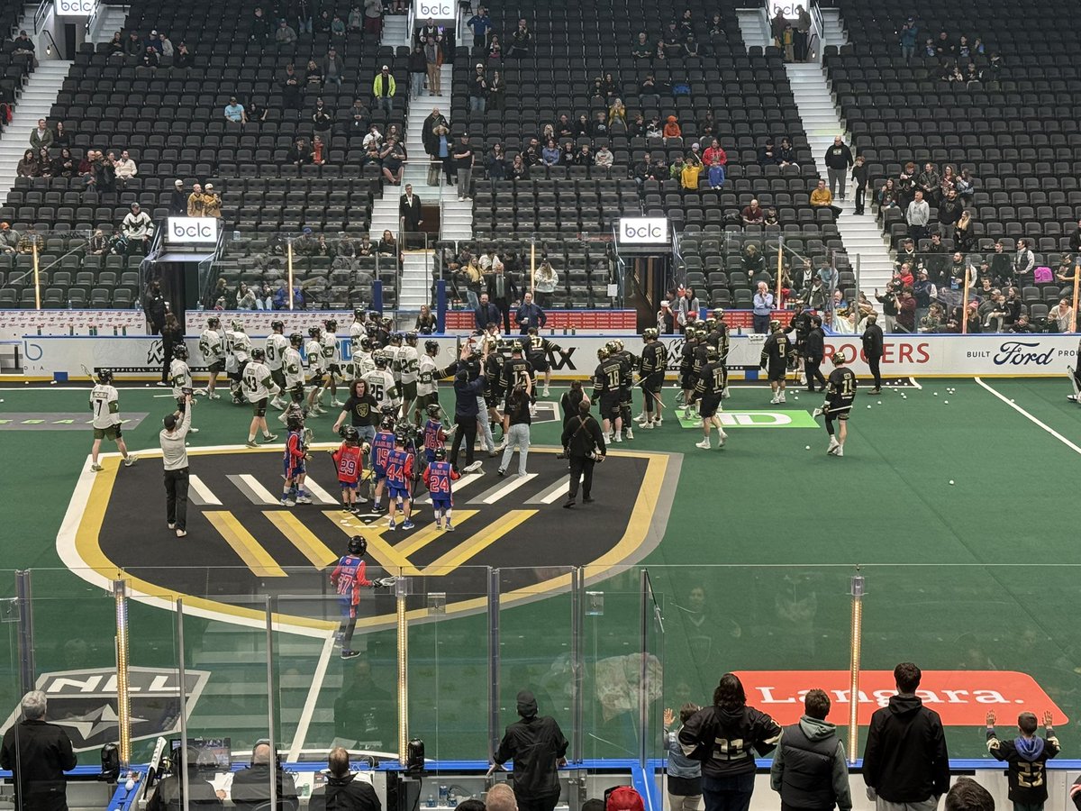 Garrettness's tweet image. Warmup fight just happened in Vancouver