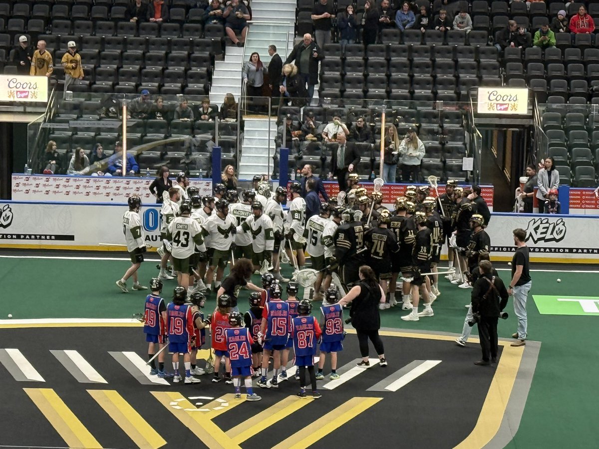 Garrettness's tweet image. Warmup fight just happened in Vancouver