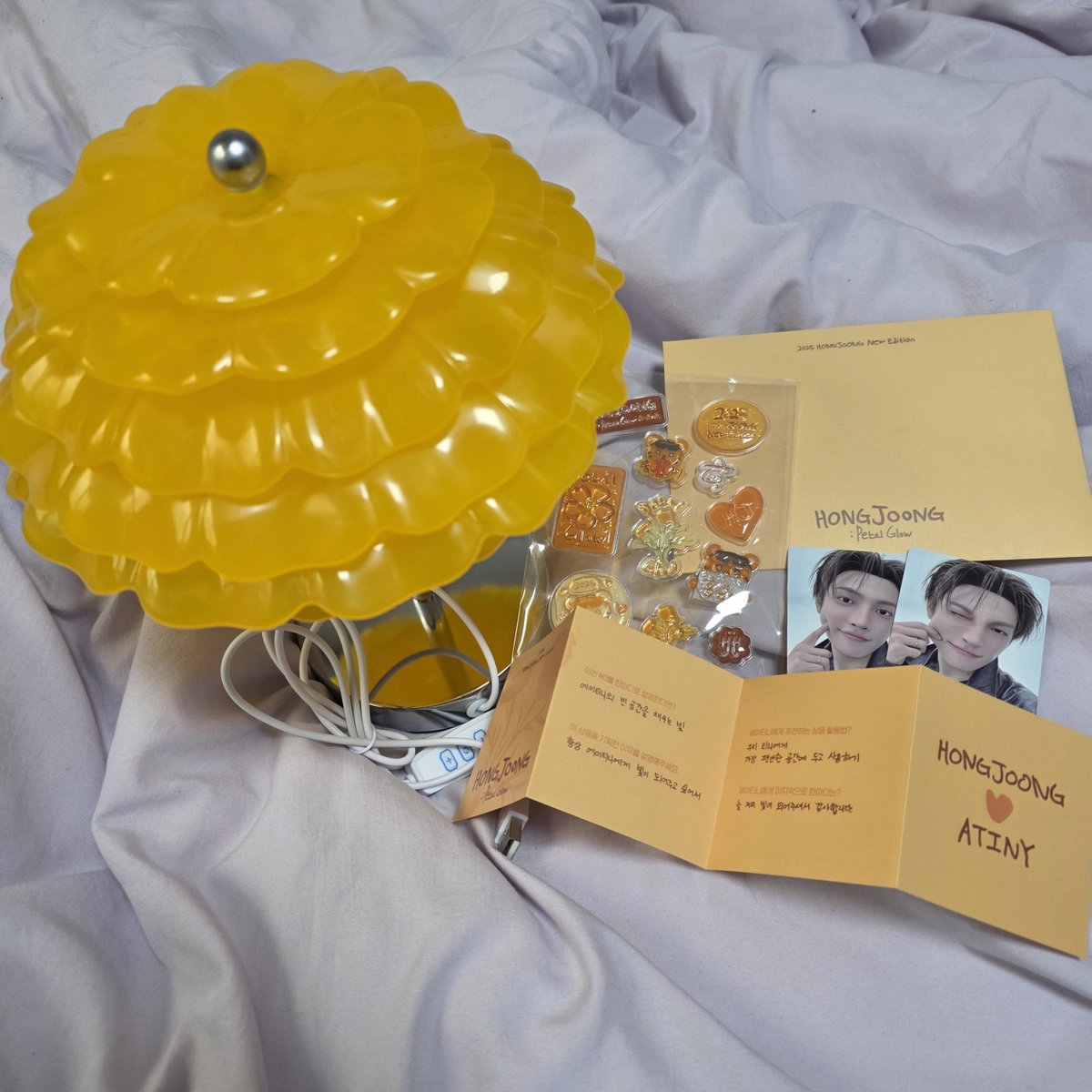 m0men1_s2's tweet image. 홍중이 생일 엠디 왔다 🫶🏻 아니 박스가 진짜 크고 무드등도 생각보다 엄청 커 ㅋㅋㅋㅋ