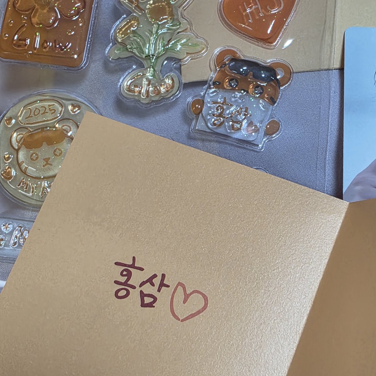 m0men1_s2's tweet image. 홍중이 생일 엠디 왔다 🫶🏻 아니 박스가 진짜 크고 무드등도 생각보다 엄청 커 ㅋㅋㅋㅋ