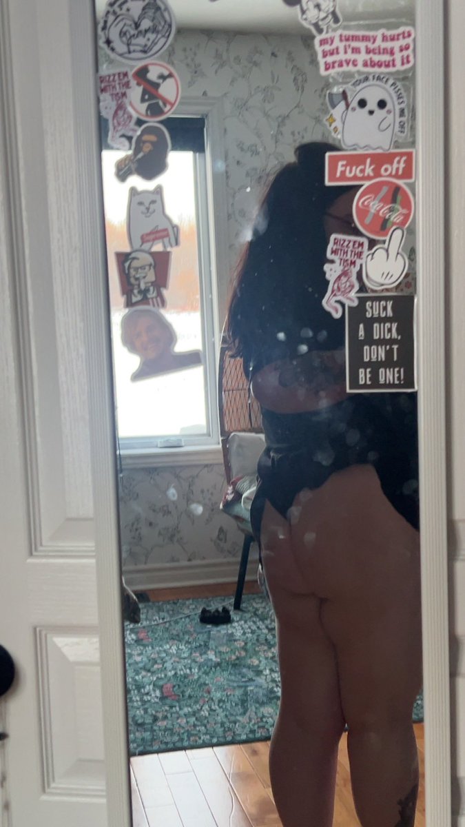 janey030's tweet photo. gotta clean the mirror, my lord https://t.co/rjLNx78X4v