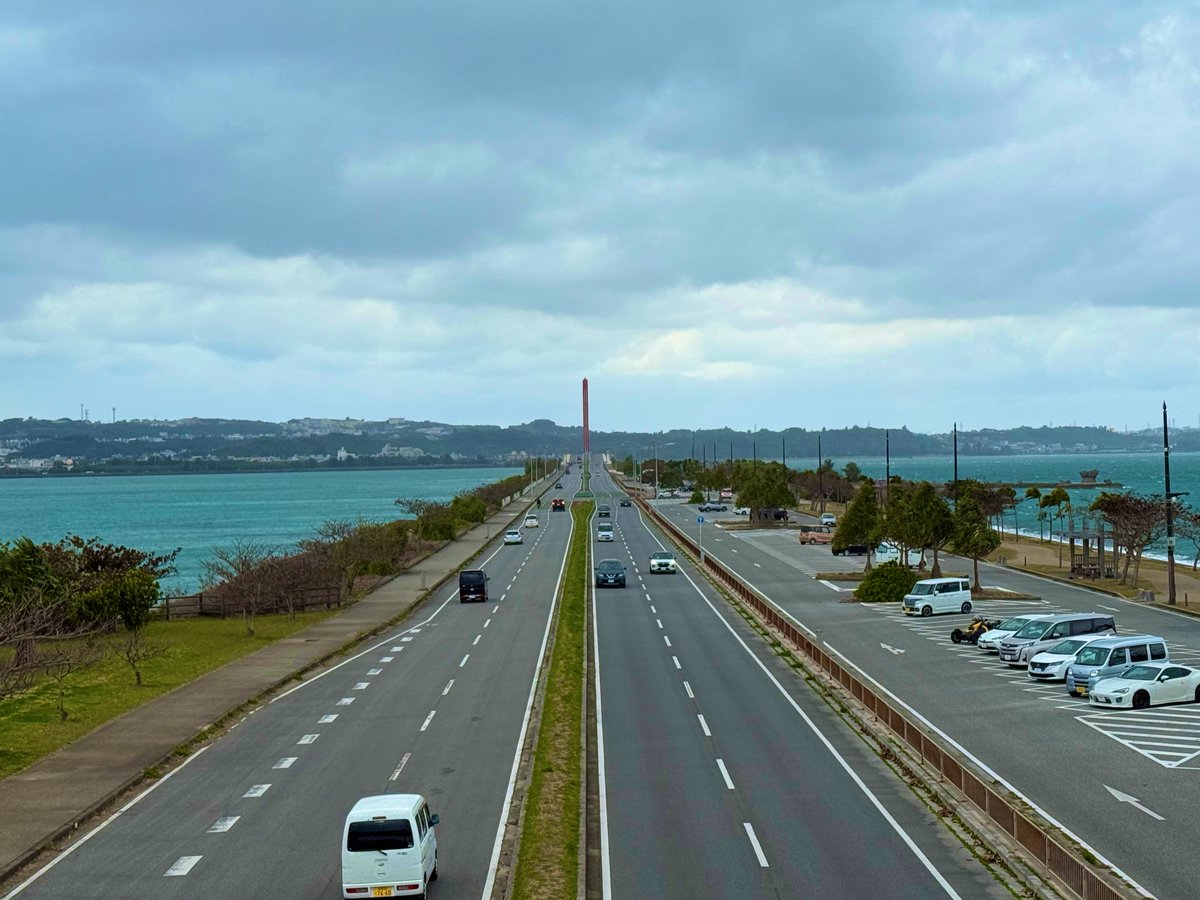 お次はうるま市にある平安座島という島を渡る「海中道路」を走りました