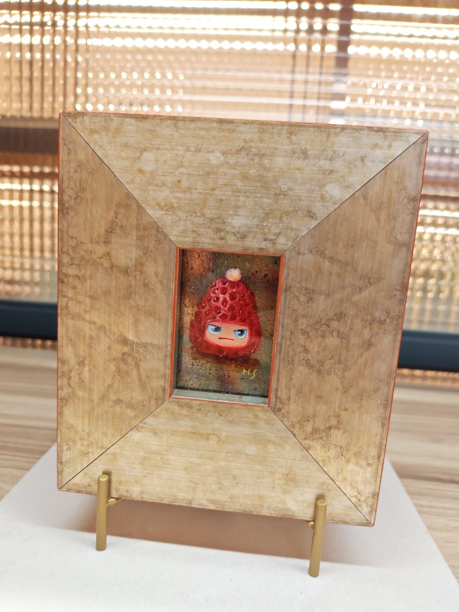 阪神梅田7階に、
《苺ちゃんのブローチ》を追加納品してきました！
油彩画のミニ額作品のまだかわいい子います♪
どうぞよろしくお願いいたします😀

【いちごと春を楽しむクラフト展】
2026.2/4(水) ～2/10(火)
阪神梅田本店7階 ギャザリングテーブル

#いちご　#バレンタイン　#陶芸　#油彩画