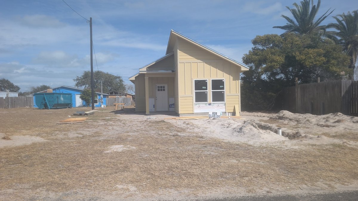 2 bed 2 bath about 1,000 sqft. $190-$220