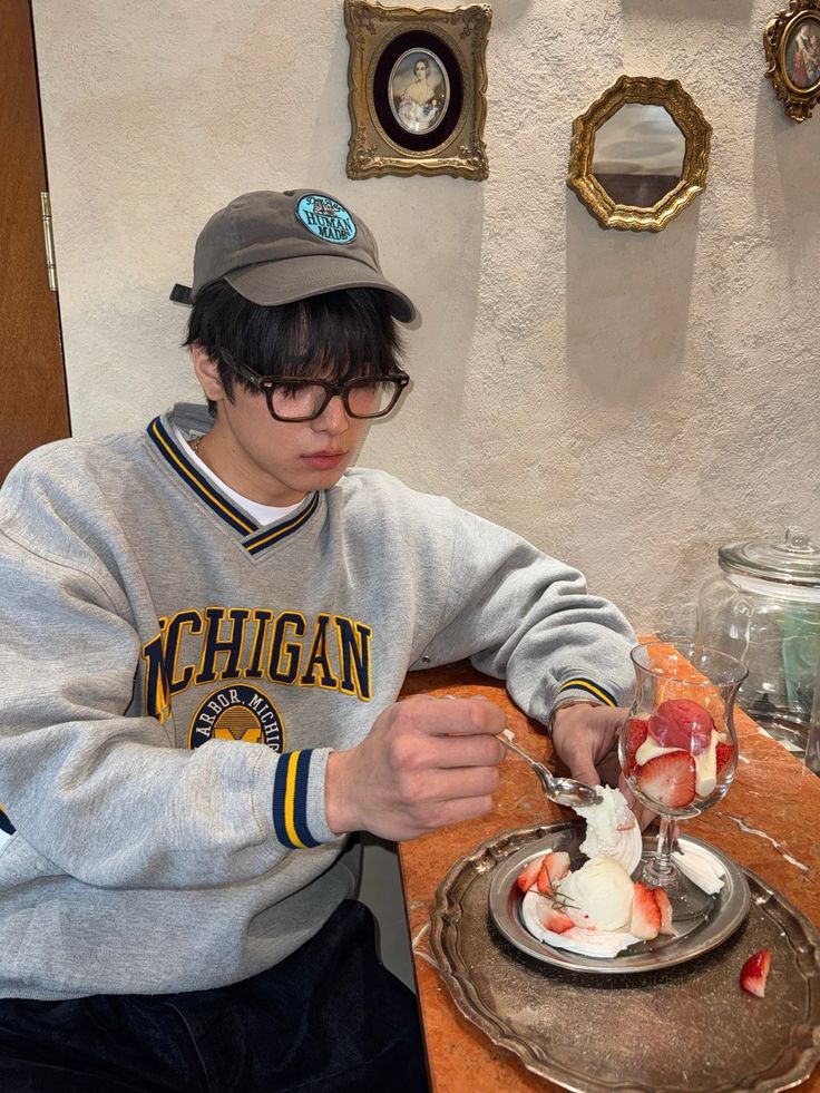 lorianecain's tweet photo. Mau sarapan bf x Lagi makan geprek (gak pake sambel) gf https://t.co/YGeDBj5GrC