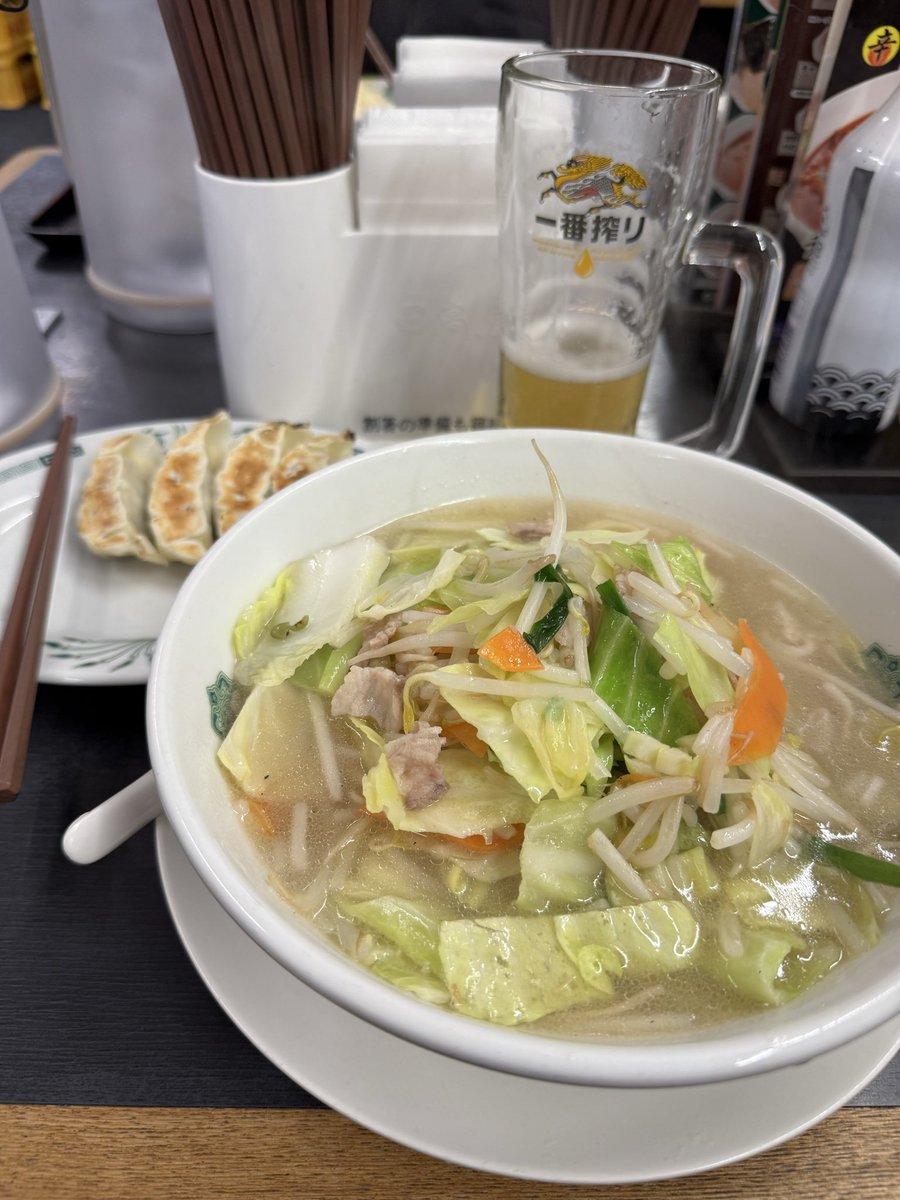 d_uresica's tweet photo. 張り切って駅前に雪かきに行ったら、もう誰かがやってた。
友達の店の前をこっそり雪かきして、日高でビール頼んじまったw https://t.co/6dlUHUlCGR