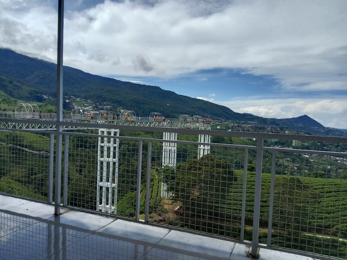 kusjardi's tweet photo. Kemuning Sky Hills https://t.co/gtFdpWUhbD