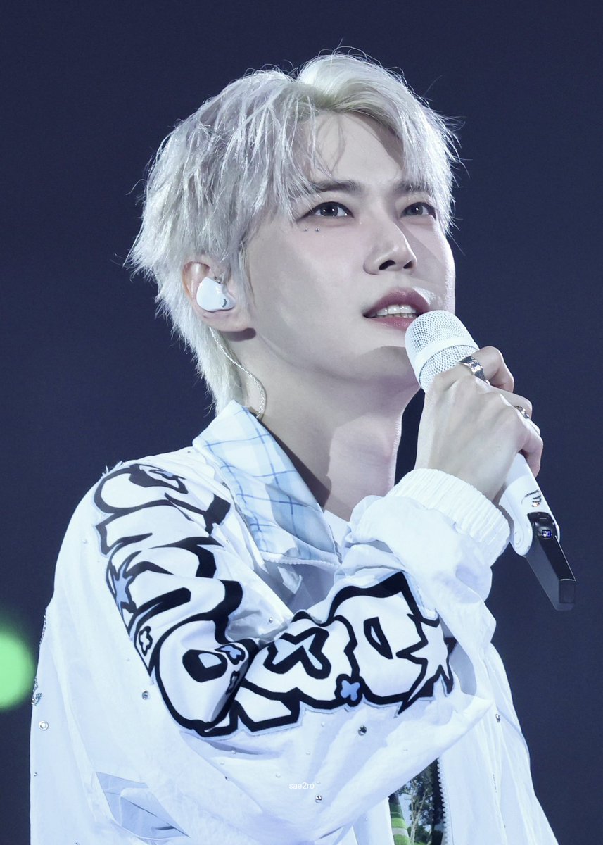 AboutDoyoung21's tweet photo. DOYOUNG’s concert YOURS at Inspire Arena, with 33,000 attendees, is the 2nd largest concert ever held at Inspire.

He broke this record just 2 years after his solo debut, even during Chuseok. He became the 3rd solo artist to perform there and the 1st soloist to do a 360° layout. https://t.co/VGjT6zDZfN