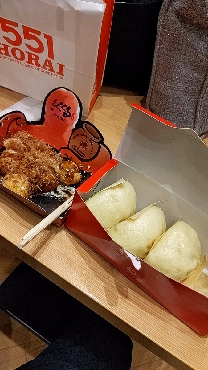 観光客としてちゃんと食べておきます。