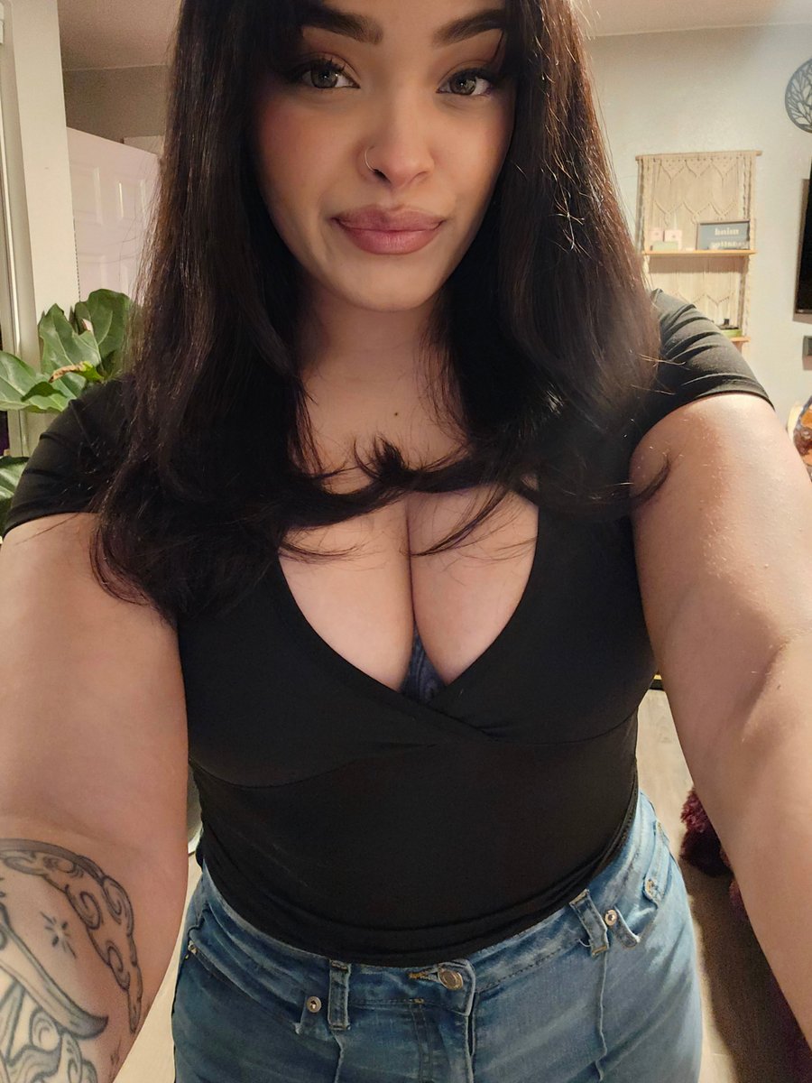 ashley 🎀 tweet media