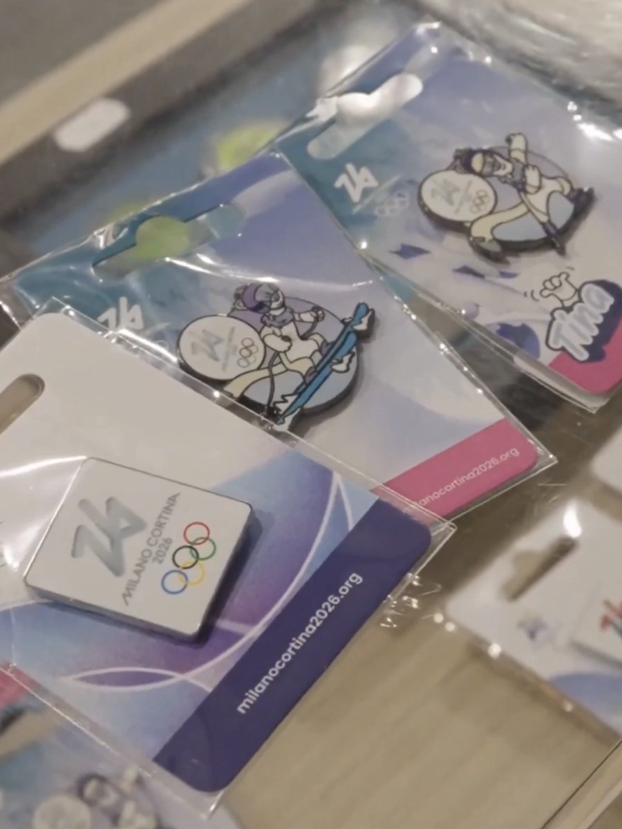 เหมือนซองฮุนจะได้ไปเล่นแลกพินกับนักกีฬาเลยง้ะ เพราะเห็นซื้ออีกแบบนึง แล้วมีพินคล้ายเหรียญทองด้วย ฉันน่ะ 😭😭😭😭😭😭 ดีใจที่น้องได้สัมผัสบรรยากาศทุกอย่างในโอลิมปิกเลย ทุกคนต้อนรับซองฮุนมากเลยน้า 🫳🏻