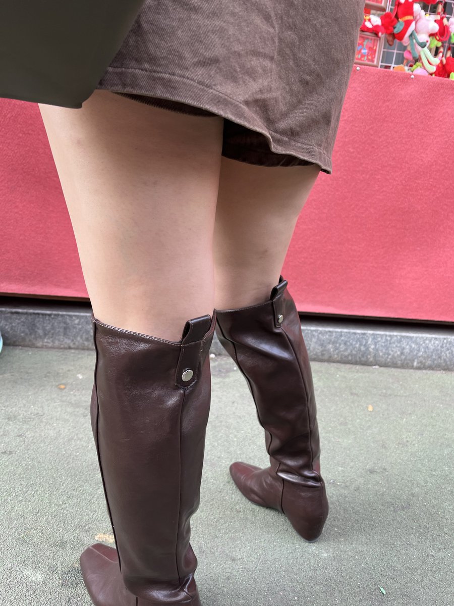 FSJianKen's tweet photo. 街拍长靴1
#ブーツ #ロングブーツ #ブーツフェチ #boots
#长靴 #长筒靴 #过膝靴 #靴控 #恋靴 #靴女 #街拍 #马靴 #骑士靴 #偷拍 https://t.co/0PHuSegMc2